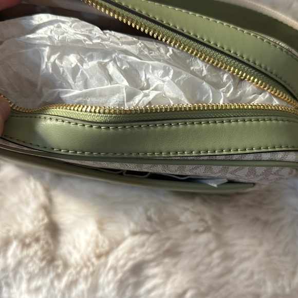 Brandnew Michael Kors Camera Bag - Picture 5 of 8